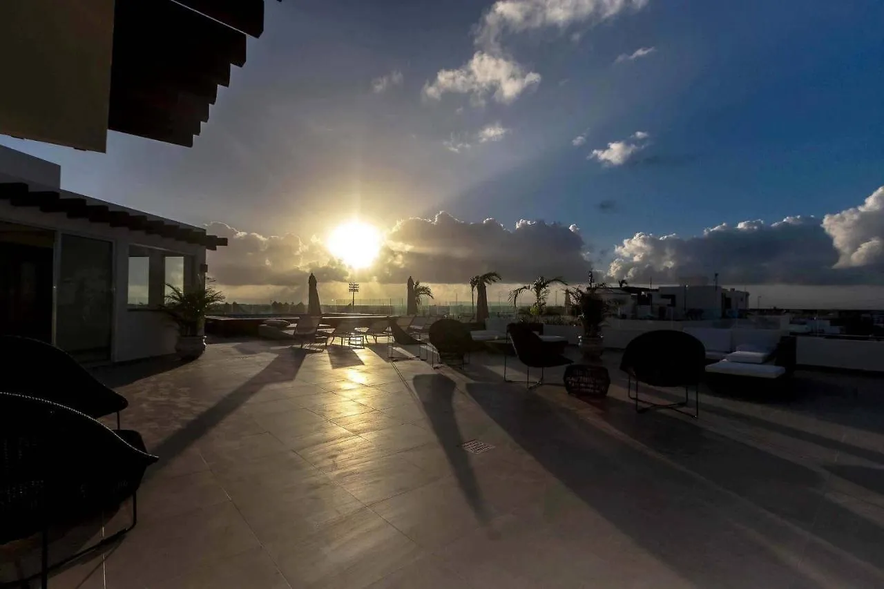 One Bedroom, Great Location, Large Roof Pool With Beautiful Views, Gym Included Playa del Carmen Hébergement de vacances