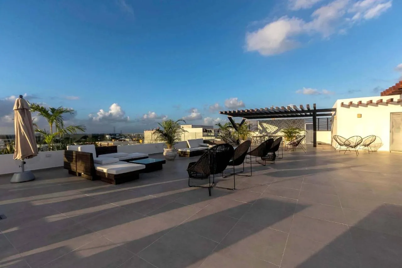 One Bedroom, Great Location, Large Roof Pool With Beautiful Views, Gym Included Playa del Carmen