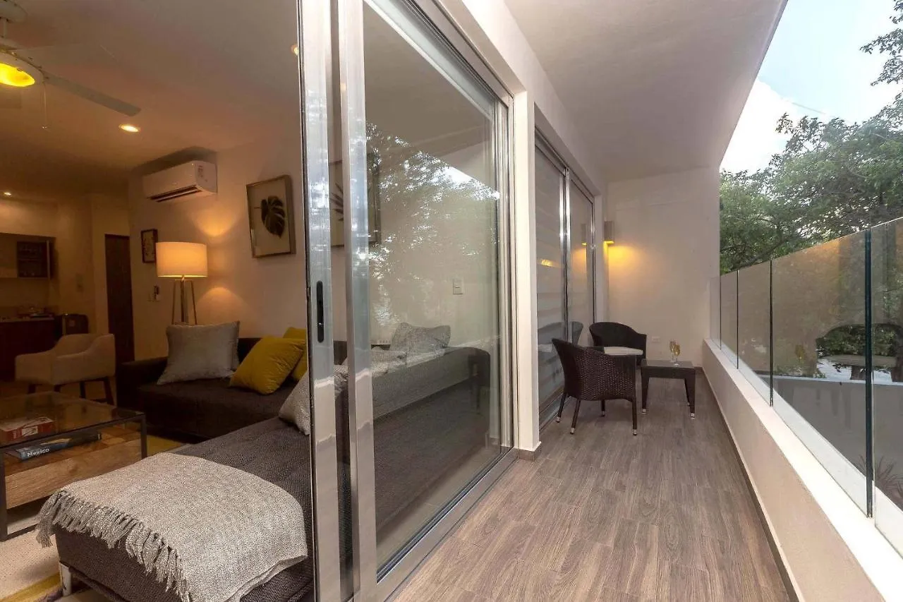 One Br Great Location, Large Roof Pool With Beautiful Views, Gym Included! Villa Playa del Carmen Mexico