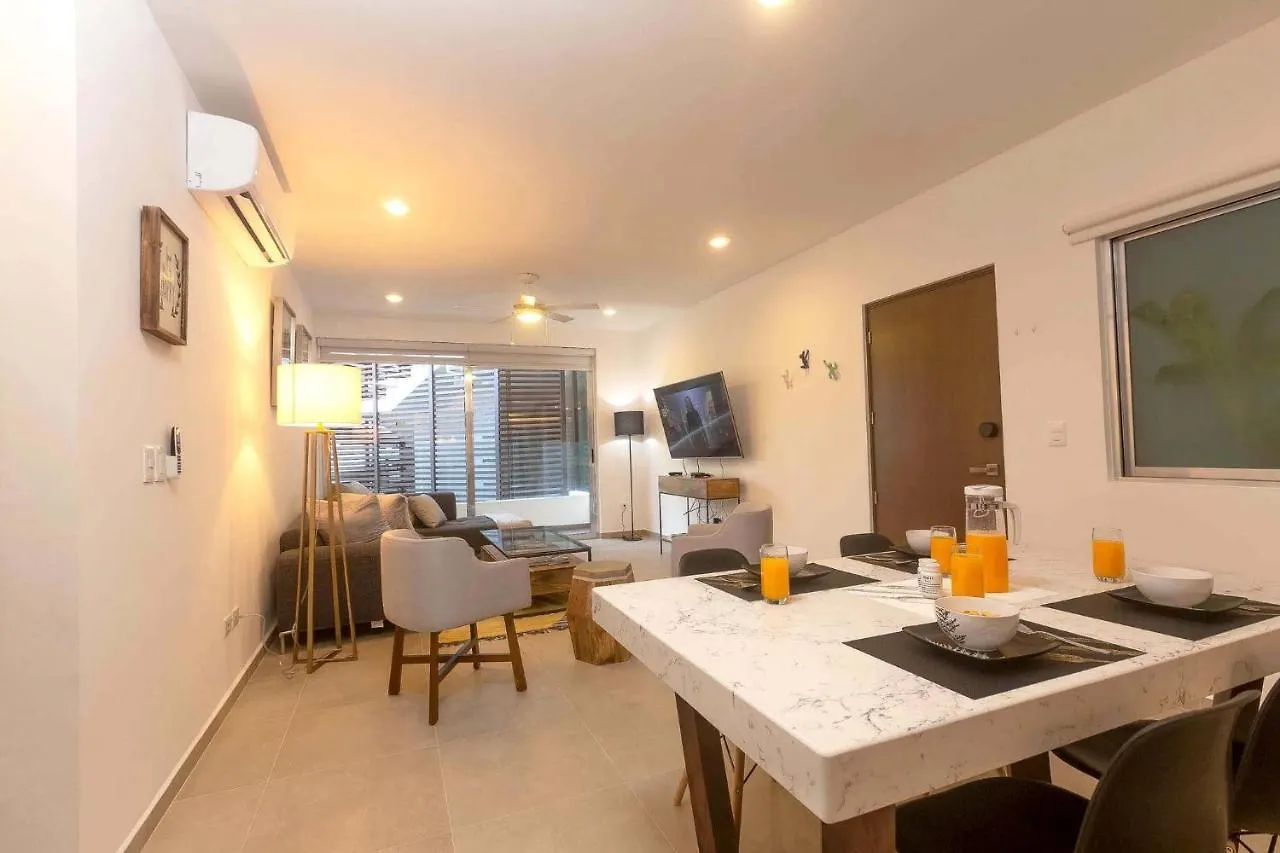 One Br Great Location, Large Roof Pool With Beautiful Views, Gym Included! Villa Playa del Carmen Feriehus