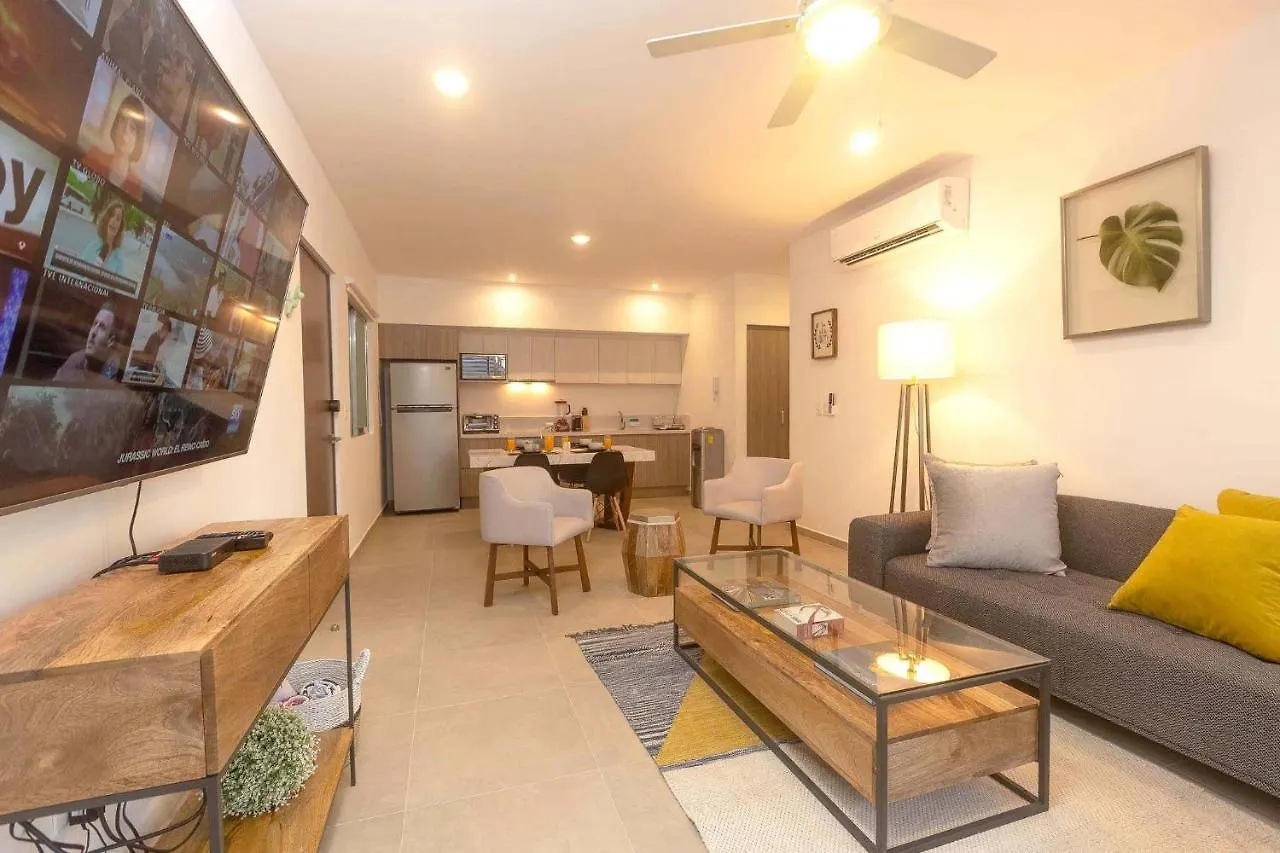 One Br Great Location, Large Roof Pool With Beautiful Views, Gym Included! Villa Playa del Carmen