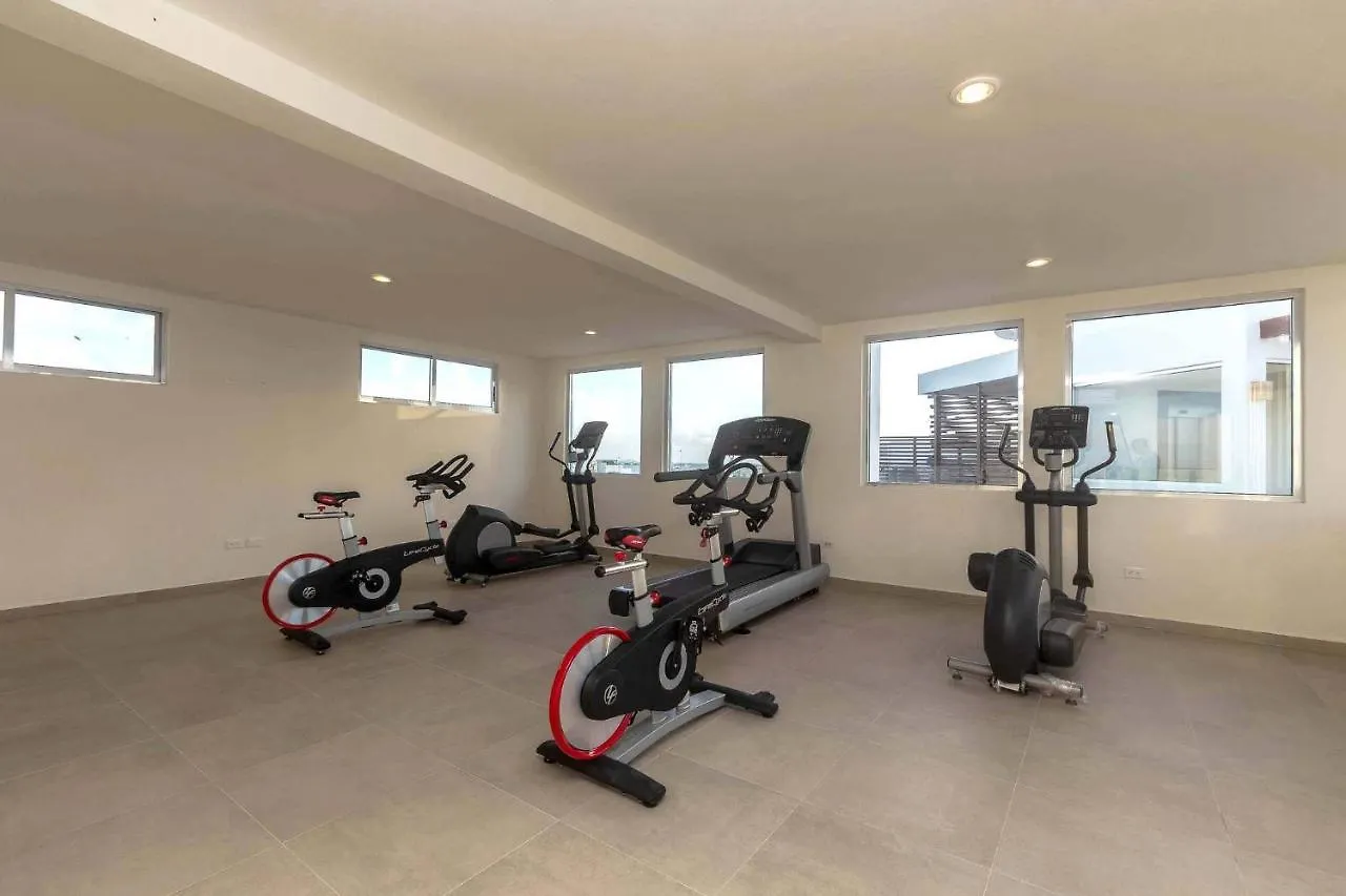 One Br Great Location, Large Roof Pool With Beautiful Views, Gym Included! Villa Playa del Carmen